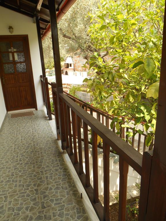 Violetta Studios & Apartments Milina Exterior photo